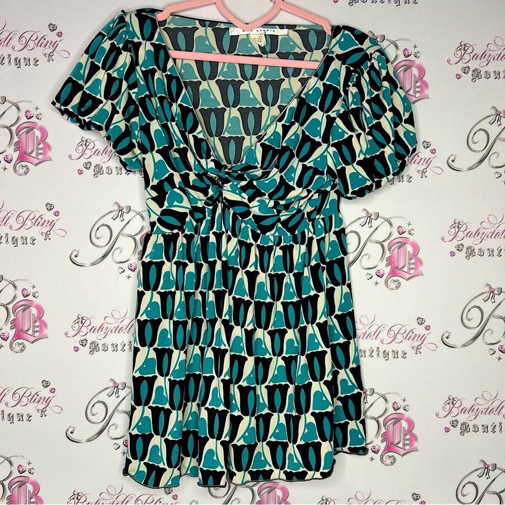Max studio top blue cream black floral heart pattern stretchy blouse shirt